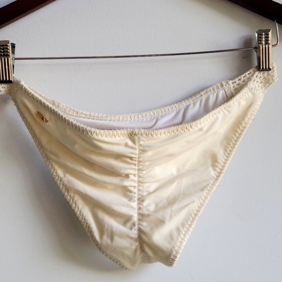 Victorias Secret Cream White Cheeky Bikini Bottoms - Picture 3 of 6